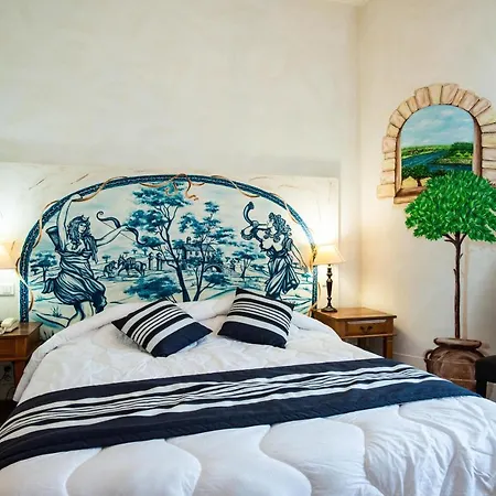 Logis De La Tour Hotel