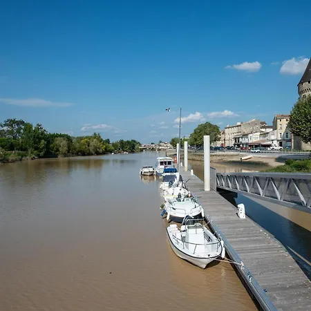 Hotel Logis De La Tour