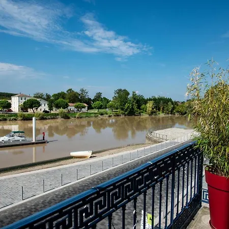 Logis De La Tour Hotel 3*