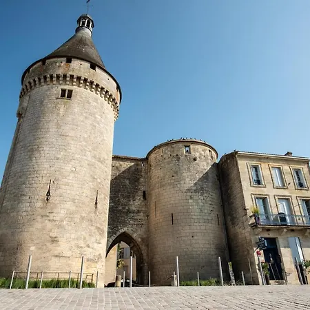Hotel Logis De La Tour 3*
