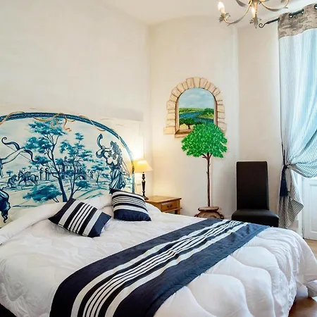 Hotel Logis De La Tour 3*