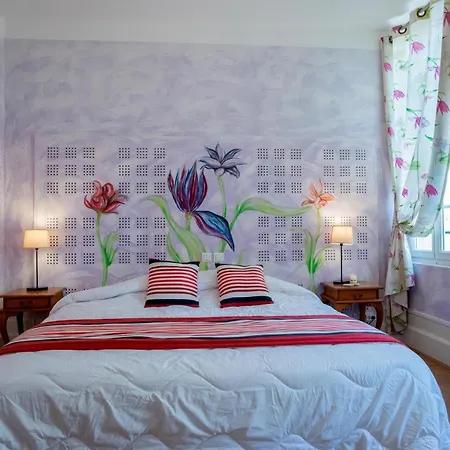 Hotel Logis De La Tour 3*