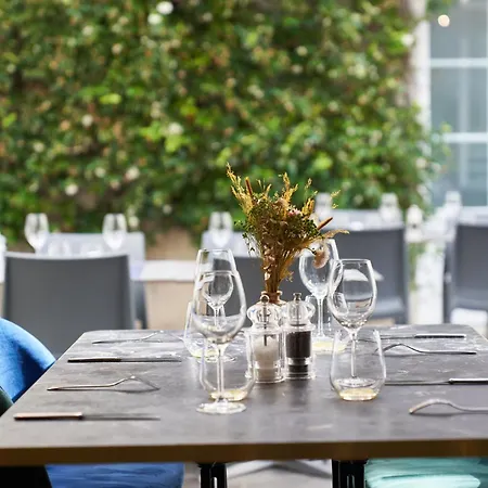 Logis De La Tour Hotel