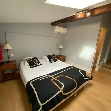 Logis De La Tour Hotel 3*