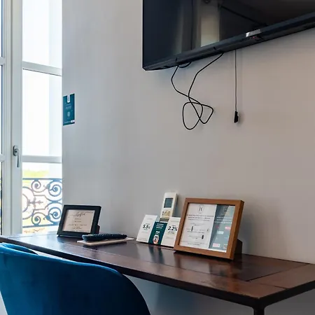 Hotel Logis De La Tour 3*