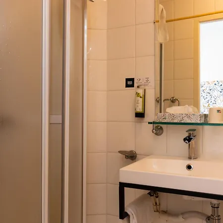 Logis De La Tour Otel Libourne