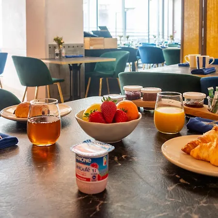 Hotel Logis De La Tour