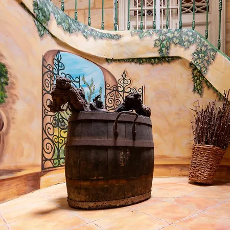 Hotel Logis De La Tour Libourne