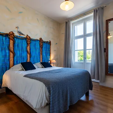 Logis De La Tour Hotel 3*