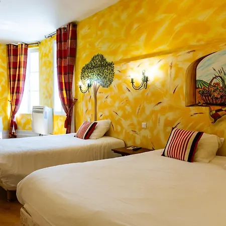 Hotel Logis De La Tour 3*