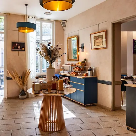 Hotel Logis De La Tour