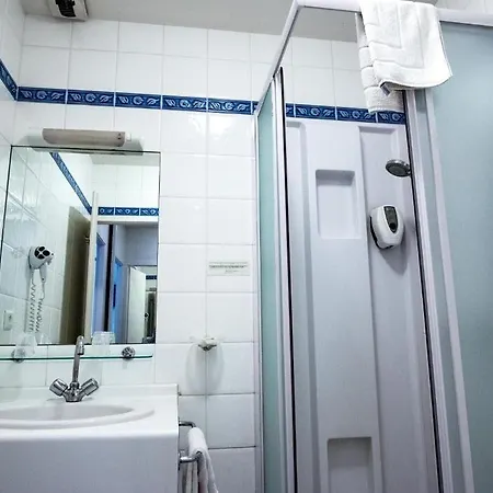 Hotel Logis De La Tour