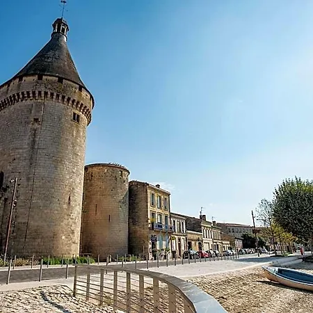Logis De La Tour Hotel