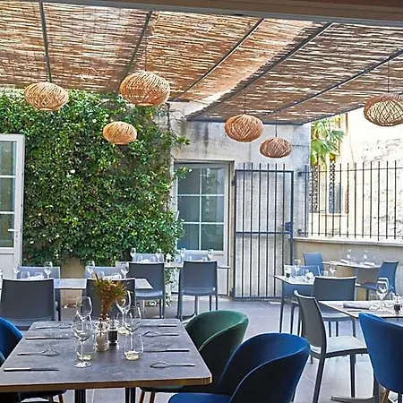 Logis De La Tour Hotel