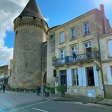 Logis De La Tour Hotel