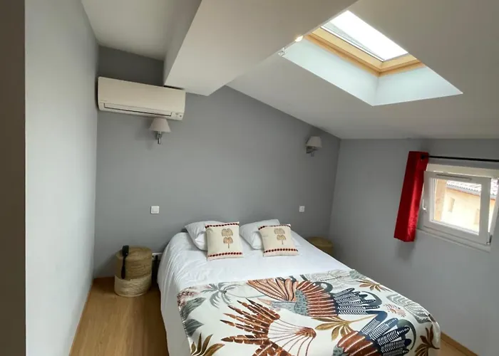 Hotel Logis De La Tour