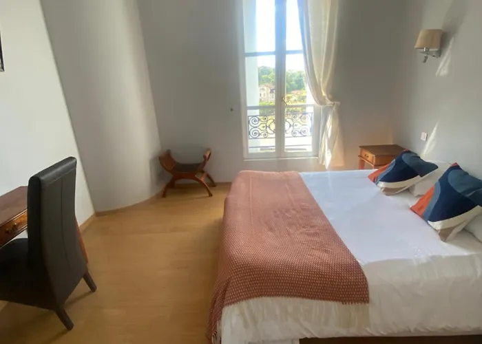 Logis De La Tour Hotel Libourne