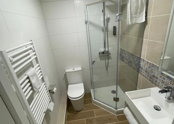 Logis De La Tour Hotel 3*