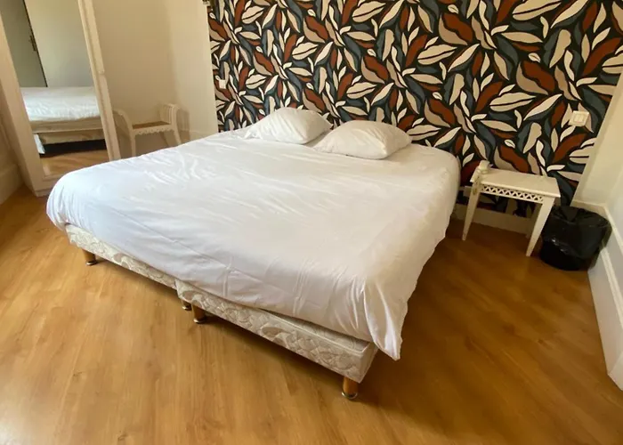 Hotel Logis De La Tour Libourne