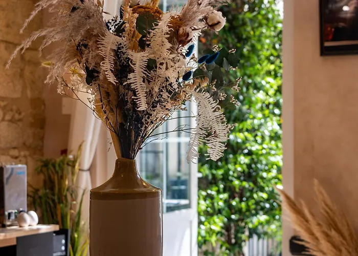 Hotel Logis De La Tour Libourne