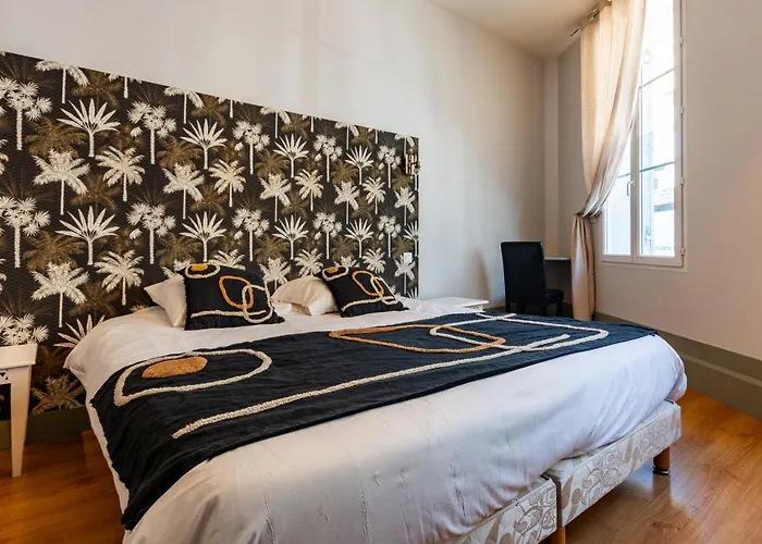 Hotel Logis De La Tour