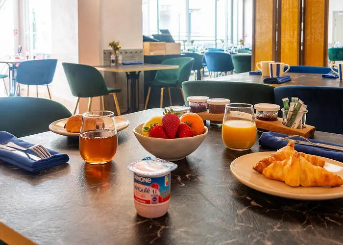 Hotel Logis De La Tour