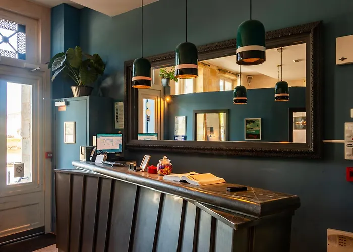 Logis De La Tour Hotel