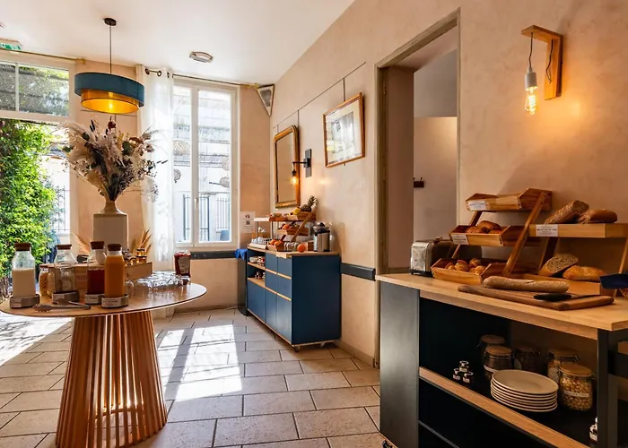 Hotel Logis De La Tour Libourne