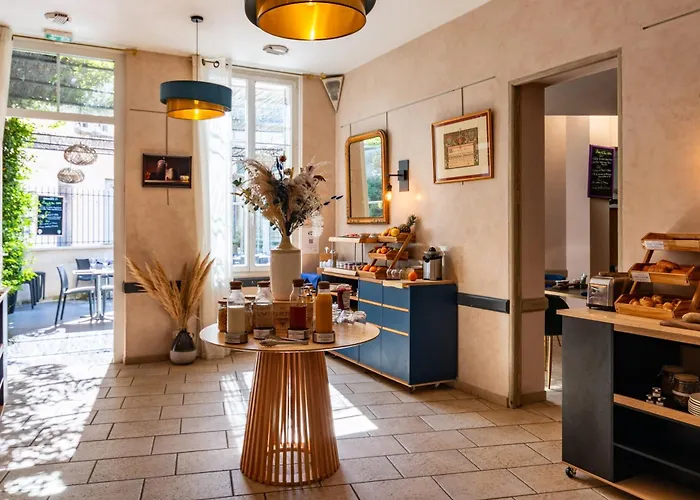 Hotel Logis De La Tour