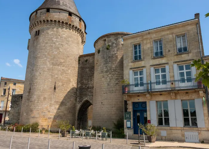 Logis De La Tour Hotel 3*