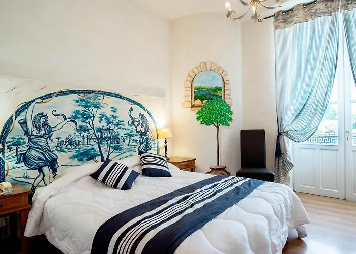 Logis De La Tour Hotel 3*