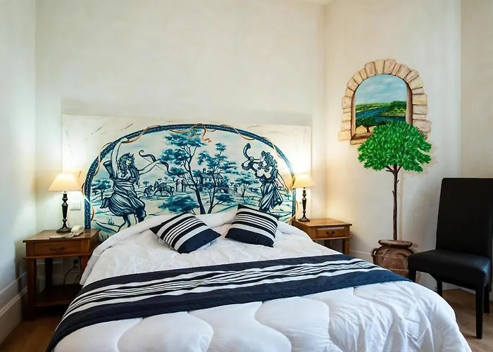 Hotel Logis De La Tour 3*